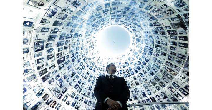 Premierul Sorin Grindeanu în Sala Numelor, Muzeul "Yad Vashem", Israel