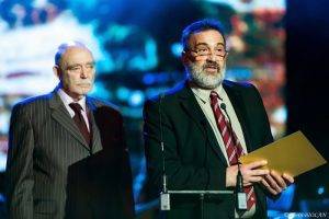 Attila Vizauer și Mircea Albulescu, la decernarea Premiului UNITER pentru Regie teatru radiofonic, pentru spectacolul Henric al V-lea, Q Magazine