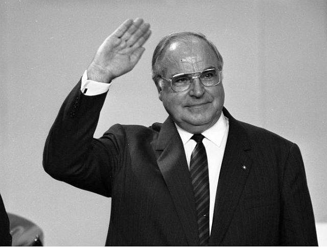 http://www.jewishpress.com/wp-content/uploads/Former-German-Chancellor-Helmut-Kohl-Sept-11-1989.jpg