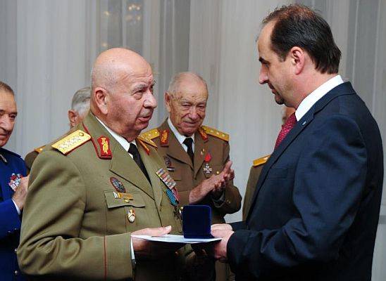 Exclusiv Q Magazine, Generalul Marin Dragnea a fost decorat cu Ordinul de prietenie, decorația de stat a Federației Ruse de către ambasadorul Oleg Malginov, pentru aportul acestuia la dezvoltarea relațiilor româno-ruse