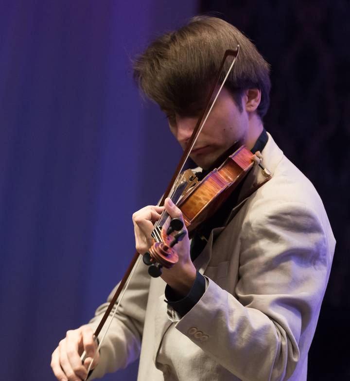 Aron CAVASSI, Q Magazine