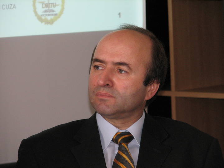 Ministrul Justiției, Tudorel Toader, Q Magazine