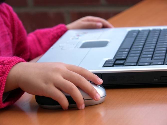 Copii crescuti la laptop Q Magazine