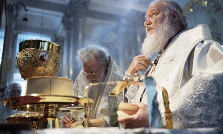 A alege sa traiesti fara Dumnezeu, ca om sau ca societate, este periculos. Patriarhul Chiril Interviu Q Magazine