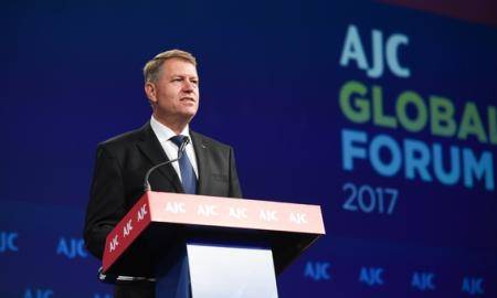 Klaus Iohannis, premiat in SUA Q Magazine