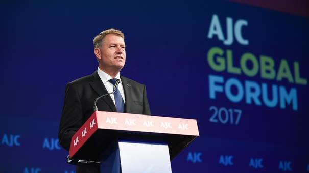 Klaus Iohannis, premiat in SUA Q Magazine