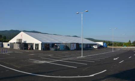 Primul hypermarket deschis într-un cort Q Magazine