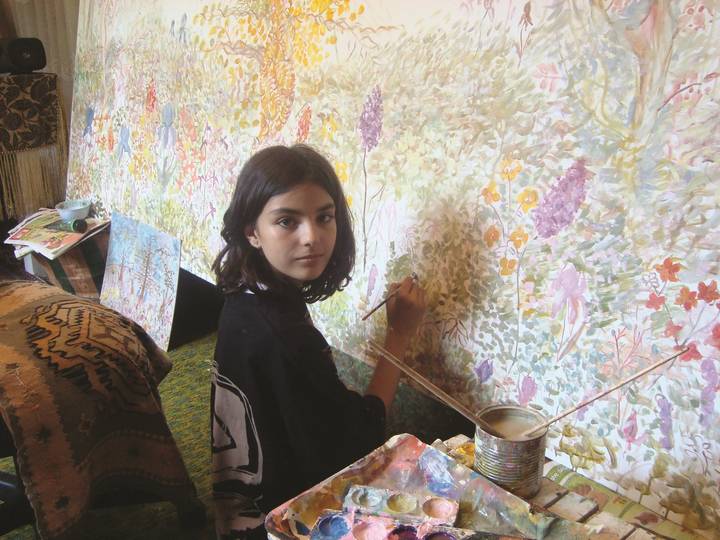 Amalia Crisan, pictorita de 13 ani care tine lectii despre Giacometti si Plaul Klee, Q Magazine