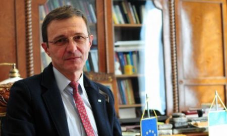 Rectorul Universității Babeș-Bolyai, din Cluj-Napoca, Ioan Aurel Pop, nu ar fi semnat pentru susținerea ministrului, însă numele său apare în scrisoarea celor 45 de rectori, Q Magazine