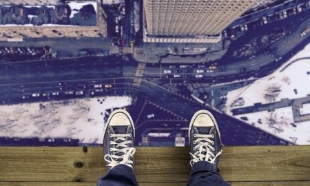 Este vorba despre mai mulți tineri care s-au sinucis și despre care autoritățile române au crezut că au legătură cu jocul Balena Albastră, Q Magazine