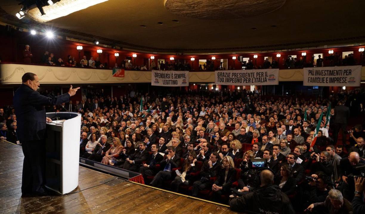 Fostul premier al Italiei, Silvio Berlusconi, este pregătit pentru încă un mandat în fruntea Guvernului, Q Magazine