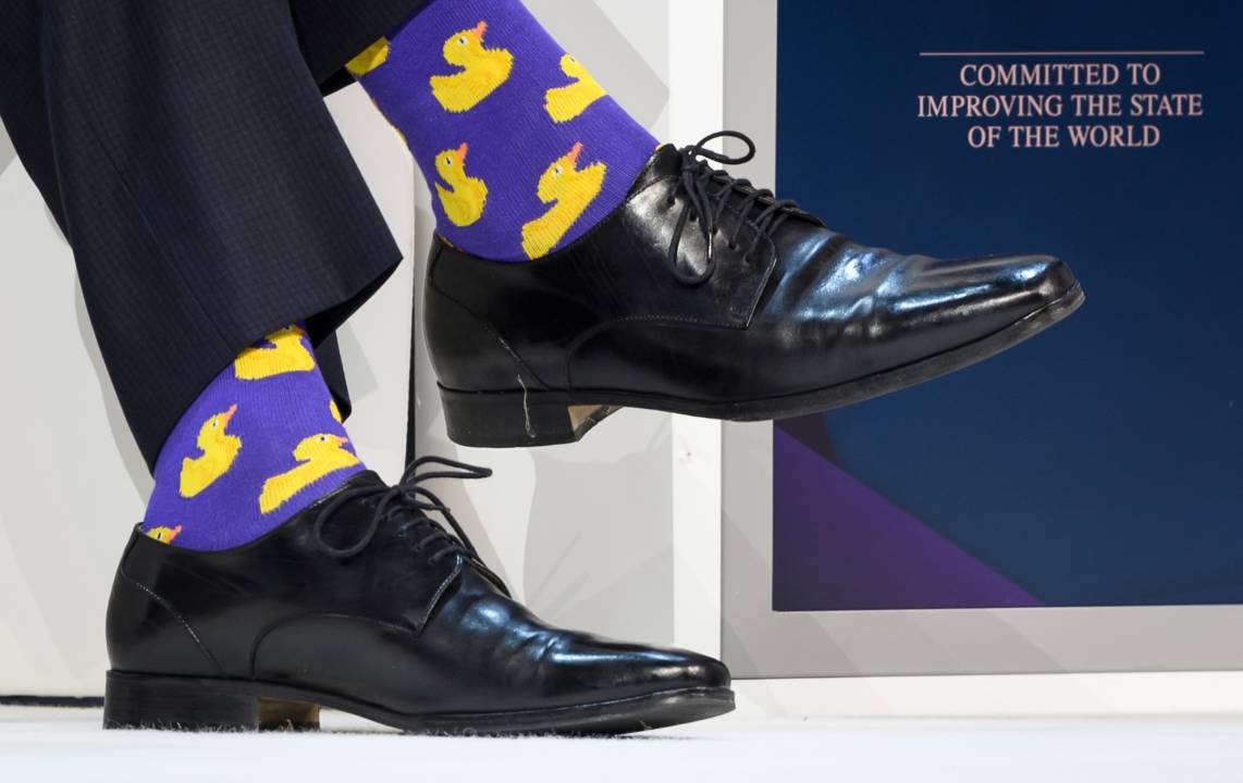 La Davos, premierul Canadei şi-a ETALAT ciorapii violet cu răţuşte galbene © Guliver AFP