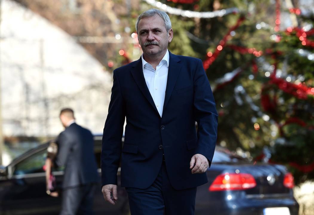 Președintele PSD, Liviu Dragnea, a oferit explicații presei, până în punctul în care s-a enervat din cauza insistențelor jurnaliștilor, Q Magazine