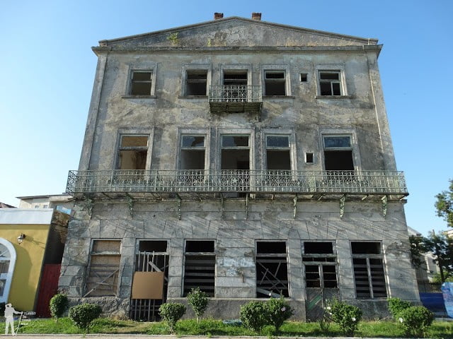 Hotelul Camberi din orașul Sulina, Q Magazine