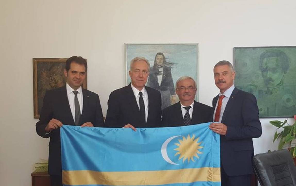 hans klemm cu steagul tinutului secuiesc