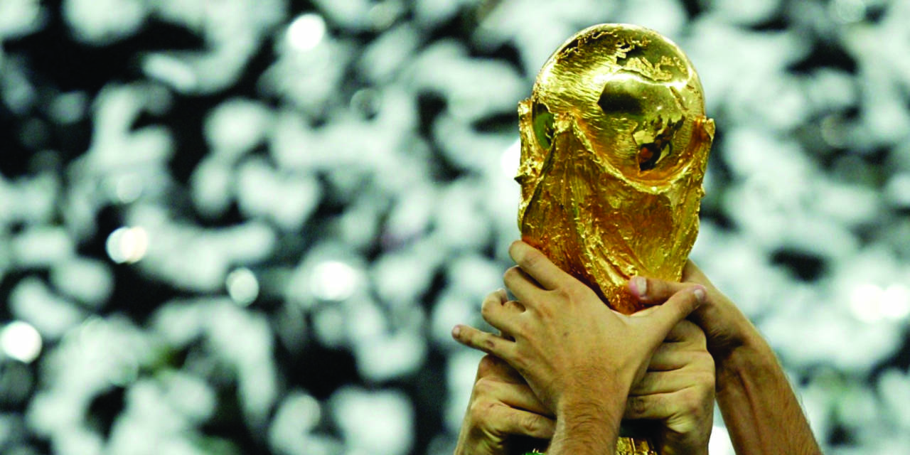 Mult-râvnitul-trofeu-al-Campionatului-mondial-de-fotbal.jpg