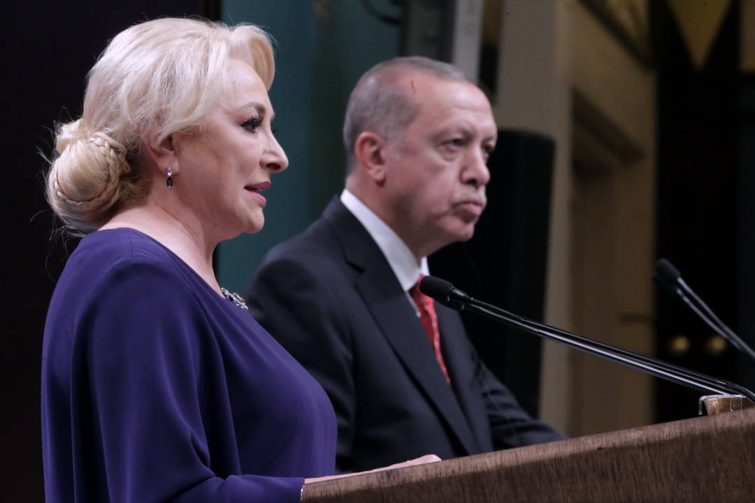 Despre Viorica Dăncilă. Și trist, și sincer-Covertory Q Magazine-noiembrie-Q224 (2)