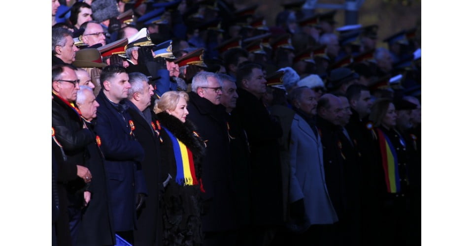 Participarea la parada militară, Arcul de Triumf