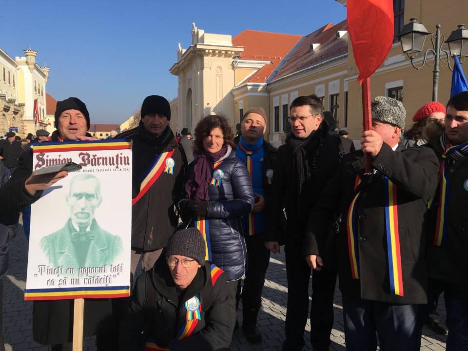În mijlocul românilor de la Alba Iulia, în sfârșit, uniți (FOTOVIDEO) QMagazine (11)