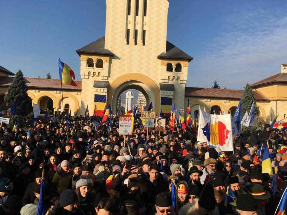 În mijlocul românilor de la Alba Iulia, în sfârșit, uniți (FOTOVIDEO) QMagazine (6)