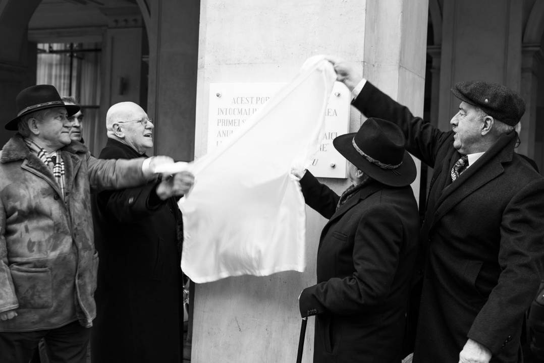 Dinu Săraru a dezvelit o placă de marmură pe portalul Hotelului Novotel