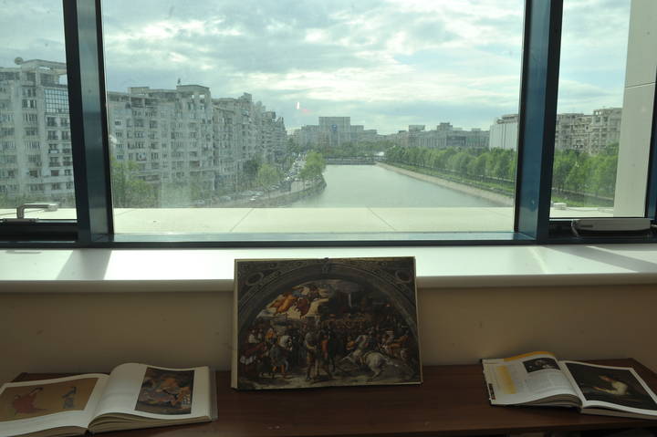 Imagini pentru biblioteca nationala ferestre